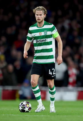Arsenal FC v Sporting Clube de Portugal - UEFA Champions League 2025 26 Quarter-Final Second Leg Morten Hjulmand of Sporting Clube de Portugal on the ball during the UEFA Champions League 2025 26 Quarter-Final Second Leg match between Arsenal FC and Sporting Clube de Portugal at Arsenal Stadium on April 15, 2026 in London, England. WARNING! This Photograph May Only Be Used For Newspaper And Or Magazine Editorial Purposes. May Not Be Used For Publications Involving 1 player, 1 Club Or 1 Competition Without Written Authorisation From Football DataCo Ltd. For Any Queries, Please Contact Football DataCo Ltd on +44 (0) 207 864 9121 London Arsenal Stadium England United Kingdom Copyright: xAllstarxPicturexLibraryxLtdx