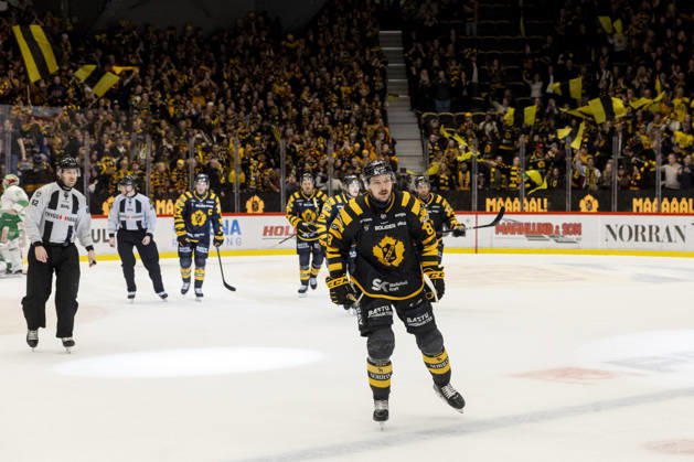 260425 Skellefteas Oliver Okuliar cheers after 4 0 during the final two in SHL between Skelleftea and Rögle on April 25, 2026 in Skelleftea Copyright: FREDRIKxSUNDVALL BB260425FS050
