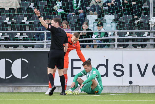 Eliteserien in football 2026 HamKam Start Hamar 20260426 HamKam s Henrik Udahl and Start s goalkeeper Jacob Pryts Larsen during the elite football match between HamKam and IK Start at Briskeby Stadium Photo Geir Olsen NTB undefined Hamar Norway EDITORIAL USE ONLY RESTRICTED USE FOR BETTING COMPANIES  Copyright: xGeirxOlsenx xNTBx