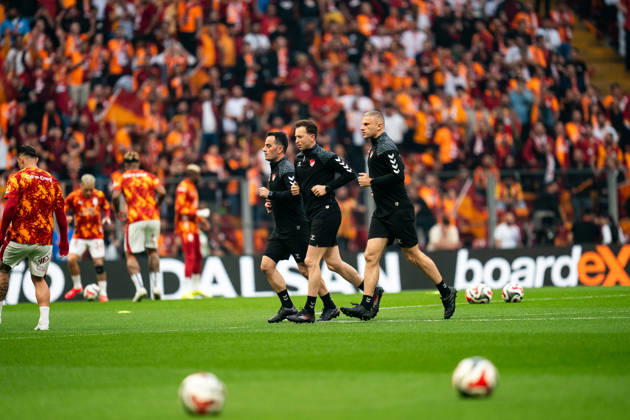 Galatasaray SK v Fenerbahce SK - Trendyol Super Lig Yasin Kol, the match official, is present during the Trendyol Super League match between Galatasaray and Fenerbahce at Rams Park in Istanbul, Turkey, on April 26, 2026. Istanbul Istanbul Turkey Copyright: xYagizxGurtugx originalFilename:gurtug-galatasa260426_npviJ