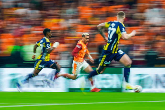 Galatasaray SK v Fenerbahce SK - Trendyol Super Lig Baris Alper Yilmaz of Galatasaray A.S. is in action during the Trendyol Super League match between Galatasaray and Fenerbahce at Rams Park on April 26, 2026, in Istanbul, Turkey. Istanbul Istanbul Turkey Copyright: xYagizxGurtugx originalFilename:gurtug-galatasa260426_np4Ll