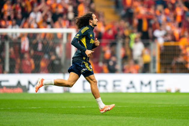 Galatasaray SK v Fenerbahce SK - Trendyol Super Lig Matteo Guendouzi of Fenerbahce is in action during the Trendyol Super League match between Galatasaray and Fenerbahce at Rams Park in Istanbul, Turkey, on April 26, 2026. Istanbul Istanbul Turkey Copyright: xYagizxGurtugx originalFilename:gurtug-galatasa260426_npZqo
