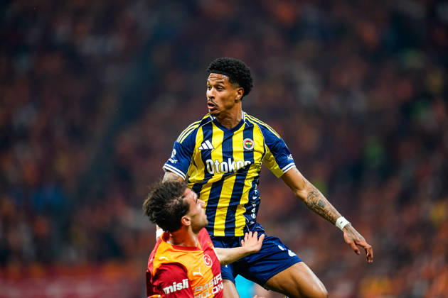 Galatasaray SK v Fenerbahce SK - Trendyol Super Lig Jayden Oosterwolde of Fenerbahce heads the ball during the Trendyol Super League match between Galatasaray and Fenerbahce at Rams Park in Istanbul, Turkey, on April 26, 2026. Istanbul Istanbul Turkey Copyright: xYagizxGurtugx originalFilename:gurtug-galatasa260426_np1Tg