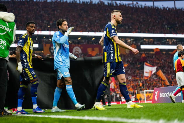Galatasaray SK v Fenerbahce SK - Trendyol Super Lig Fenerbahce players participate in the opening ceremony of the Trendyol Super League match between Galatasaray and Fenerbahce at Rams Park in Istanbul, Turkey, on April 26, 2026. Istanbul Istanbul Turkey Copyright: xYagizxGurtugx originalFilename:gurtug-galatasa260426_np668