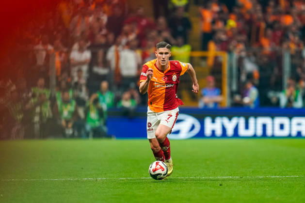 Galatasaray SK v Fenerbahce SK - Trendyol Super Lig Roland Sallai of Galatasaray SK is in action during the Trendyol Super League match between Galatasaray and Fenerbahce at Rams Park on April 26, 2026, in Istanbul, Turkey. Istanbul Istanbul Turkey Copyright: xYagizxGurtugx originalFilename:gurtug-galatasa260426_npDNn