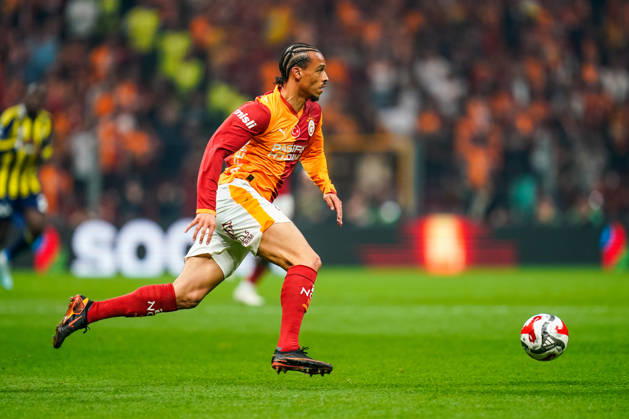 Galatasaray SK v Fenerbahce SK - Trendyol Super Lig Leroy Aziz Sane of Galatasaray A.S. is in action during the Trendyol Super League match between Galatasaray and Fenerbahce at Rams Park in Istanbul, Turkey, on April 26, 2026. Istanbul Istanbul Turkey Copyright: xYagizxGurtugx originalFilename:gurtug-galatasa260426_np44a