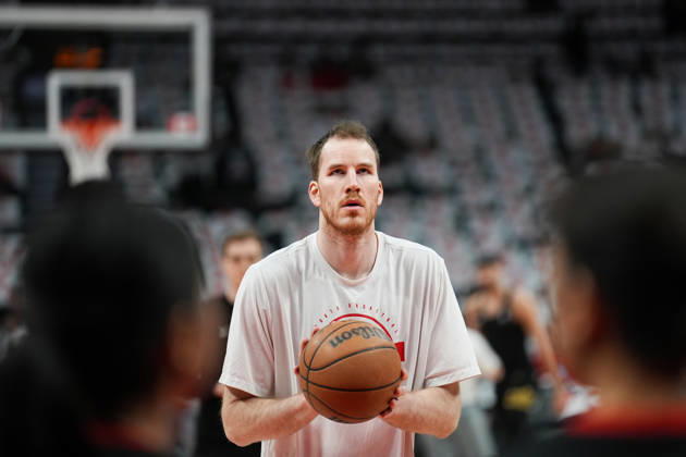 Toronto Raptors v Cleveland Cavaliers - NBA, Basketball Herren, USA Playoffs TORONTO, CANADA - MAY 1 : Jakob Poeltl of Toronto Raptors warms up ahead of the Game Six of the Eastern Conference First Round NBA Playoffs between Cleveland Cavaliers and Toronto Raptors at the Scotiabank Arena on May 1, 2026 in Toronto, Ontario, Canada. Mert Alper Dervis Anadolu Ontario Canada. Editorial use only. Please get in touch for any other usage. Copyright: x2026xAnadoluxMertxAlperxDervisx