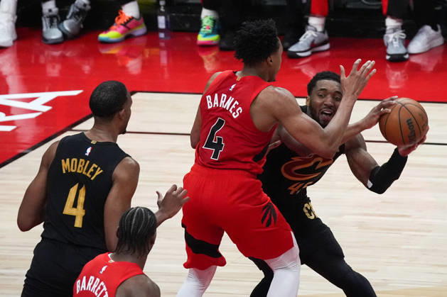 Toronto Raptors v Cleveland Cavaliers - NBA, Basketball Herren, USA Playoffs TORONTO, CANADA - MAY 1 : Donovan Mitchell (45) of Cleveland Cavaliers in action during the Game Six of the Eastern Conference First Round NBA Playoffs between Cleveland Cavaliers and Toronto Raptors at the Scotiabank Arena on May 1, 2026 in Toronto, Ontario, Canada. Mert Alper Dervis Anadolu Ontario Canada. Editorial use only. Please get in touch for any other usage. Copyright: x2026xAnadoluxMertxAlperxDervisx
