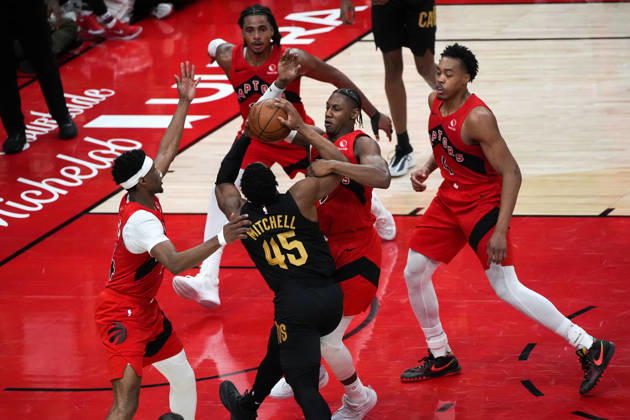 Toronto Raptors v Cleveland Cavaliers - NBA, Basketball Herren, USA Playoffs TORONTO, CANADA - MAY 1 : Donovan Mitchell (45) of Cleveland Cavaliers in action during the Game Six of the Eastern Conference First Round NBA Playoffs between Cleveland Cavaliers and Toronto Raptors at the Scotiabank Arena on May 1, 2026 in Toronto, Ontario, Canada. Mert Alper Dervis Anadolu Ontario Canada. Editorial use only. Please get in touch for any other usage. Copyright: x2026xAnadoluxMertxAlperxDervisx