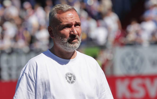 Coach Tim Walter Holstein Kiel Football, Men, Season 2025 2026, 2 BL, Holstein Stadion, Holstein Kiel vs Eintracht Braunschweig DFL REGULATIONS PROHIBIT ANY USE OF PHOTOGRAPHS AS IMAGE SEQUENCES AND OR QUASI VIDEO