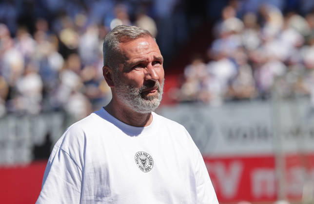 Coach Tim Walter Holstein Kiel Football, Men, Season 2025 2026, 2 BL, Holstein Stadion, Holstein Kiel vs Eintracht Braunschweig DFL REGULATIONS PROHIBIT ANY USE OF PHOTOGRAPHS AS IMAGE SEQUENCES AND OR QUASI VIDEO