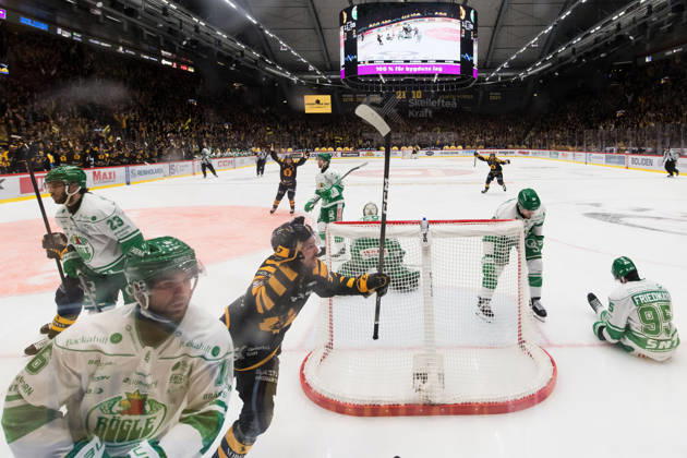 260502 Skellefteas Oliver Okuliar cheers after 4 2 during the final five in SHL between Skelleftea and Rögle on May 2, 2026 in Skelleftea Copyright: MATHIASxBERGELD BB260502MB034