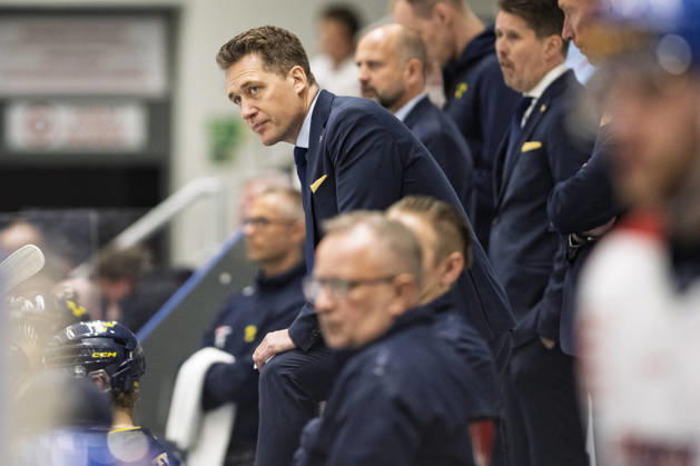 Czech Hockey Games, part of Euro Hockey tour series match Czech Republic vs. Sweden in Ceske Budejovice, May 2, 2026. Coach of Sweden Sam Hallam. (CTKxPhoto VaclavxPancer) CTKPhotoP2026050204733  CTKPhotoP2026050204733