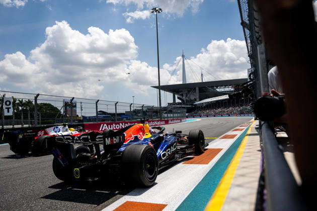 F1 - MIAMI GRAND PRIX 2026 03 VERSTAPPEN Max (nld), Red Bull Racing Ford RB22, action 44 HAMILTON Lewis (gbr), Scuderia Ferrari SF-26, action overtake, overtaking, dà passement, depassement, overtakes, during the Formula 1 Miami Grand Prix 2026, 4th round of the 2026 Formula One World Championship, WM, Weltmeisterschaft from May 1 to 3, 2026 on the Miami International Autodrome, in Miami Gardens, USA - Miami GardensUnited States Copyright: xALBERTOxVIMERCATIx