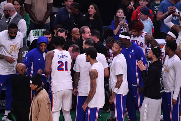 Boston Celtics v Philadelphia 76ers - NBA, Basketball Herren, USA Playoffs BOSTON, UNITED STATES - MAY 02: Players of the Philadelphia 76ers come together before the match start during the first quarter of a game against the Boston Celtics in Game Seven of the First Round of the NBA Eastern Conference Playoffs at TD Garden in Boston, Massachusetts, on May 02, 2026 Joseph Prezioso Anadolu Massachusetts United States. Editorial use only. Please get in touch for any other usage. Copyright: x2026xAnadoluxJosephxPreziosox