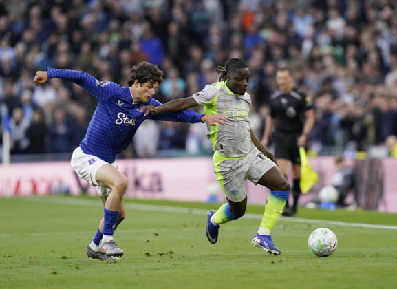 Liverpool, England, 4th May 2026. Merlin Röhl of Everton tackles Jeremy Doku of Manchester City during the Everton vs Manchester City Premier League match at Hill Dickinson Stadium, Liverpool. Picture credit should read: Andrew Yates Sportimage EDITORIAL USE ONLY. No use with unauthorised audio, video, data, fixture lists, club league logos or live services. Online in-match use limited to 120 images, no video emulation. No use in betting, games or single club league player publications. SPI_012_AY_Everton_Man_City SPI-4779-0012