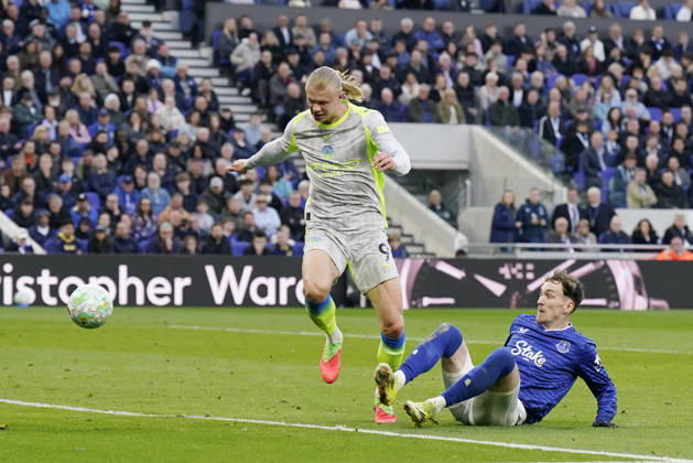 Liverpool, England, 4th May 2026. James Garner of Everton (r) blocks a shot by Erling Haaland of Manchester City during the Everton vs Manchester City Premier League match at Hill Dickinson Stadium, Liverpool. Picture credit should read: Andrew Yates Sportimage EDITORIAL USE ONLY. No use with unauthorised audio, video, data, fixture lists, club league logos or live services. Online in-match use limited to 120 images, no video emulation. No use in betting, games or single club league player publications. SPI_013_AY_Everton_Man_City SPI-4779-0014