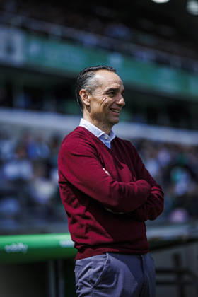 Real Racing Club de Santander vs SD Huesca - LaLiga Hypermotion - 03 05 2026 Jose Luis Oltra head coach of SD Huesca during the LaLiga Hypermotion match between Real Racing Club de Santander and SD Huesca at Estadio El Sardinero on May 03, 2026 in Santander, Spain. Santander Spain Copyright: xPabloxGarcia PGSxPhotoxAgencyx