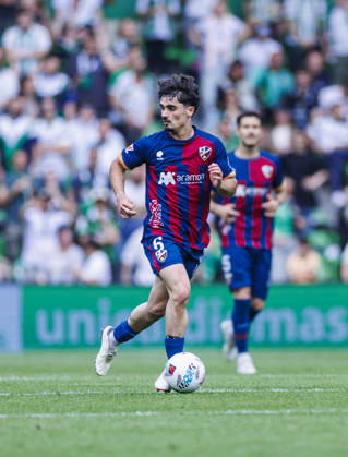 Real Racing Club de Santander vs SD Huesca - LaLiga Hypermotion - 03 05 2026 Javi Mier of SD Huesca controls the ball during the LaLiga Hypermotion match between Real Racing Club de Santander and SD Huesca at Estadio El Sardinero on May 03, 2026 in Santander, Spain. Santander Spain Copyright: xPabloxGarcia PGSxPhotoxAgencyx