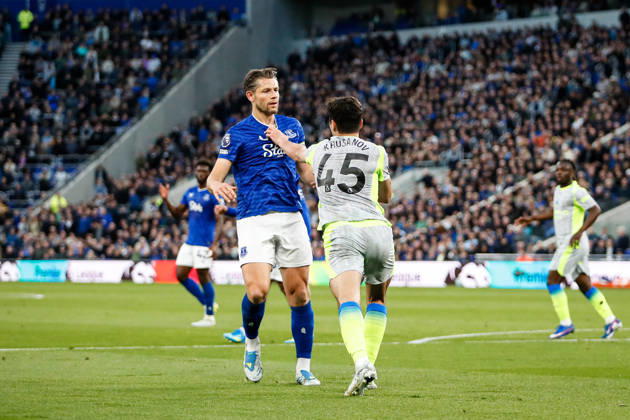 Everton v Manchester City Premier League James Tarkowski of Everton is pushed by Abdukodir Khusanov of Manchester City during the Premier League match at the Hill Dickinson Stadium, Liverpool 04 05 2026 UK Newspapers OUT Copyright: xMaxxTomlinsonx FIL-23391-0027