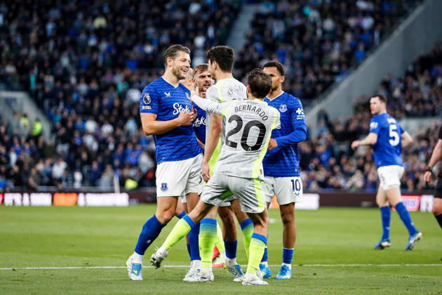 Everton v Manchester City Premier League James Tarkowski of Everton is pushed by Abdukodir Khusanov of Manchester City during the Premier League match at the Hill Dickinson Stadium, Liverpool 04 05 2026 UK Newspapers OUT Copyright: xMaxxTomlinsonx FIL-23391-0028