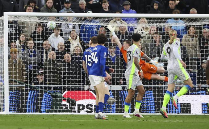 Everton v Manchester City, FA Premier League 04.05.26 Everton v Manchester City, FA Premier League Bradley Ormesher The Times Jordan Pickford of Everton cant stopp shot form Jérémy Doku of Manchester City to score his teams opening goal of the match 0-1  Copyright: xBradleyxOrmesherx NINTCHDBPICT001078282922