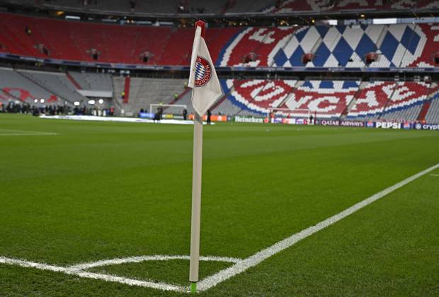 06 05 2026, Football UEFA Championsleague 2025 2026 semi-final second leg, FC Bayern Munich Paris St Germain, in the Allianz Arena Munich, The corner flag with Bayern logo DFL and DFB regulations prohibit any use of photographs as image sequences and or quasi video