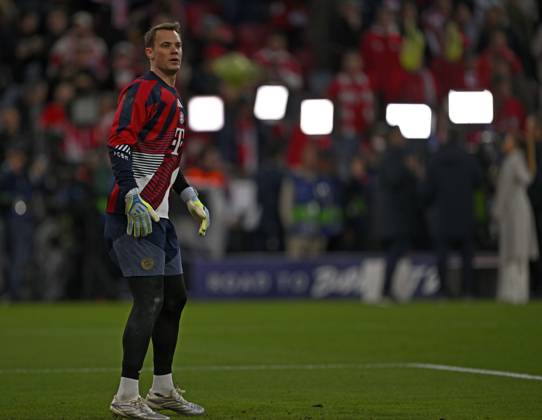 06 05 2026, Football UEFA Championsleague 2025 2026 semi-final second leg, FC Bayern Munich Paris St Germain, in the Allianz Arena Munich, Goalkeeper Manuel Neuer FC Bayern Munich pensive in the light DFL and DFB regulations prohibit any use of photographs as image sequences and or quasi video