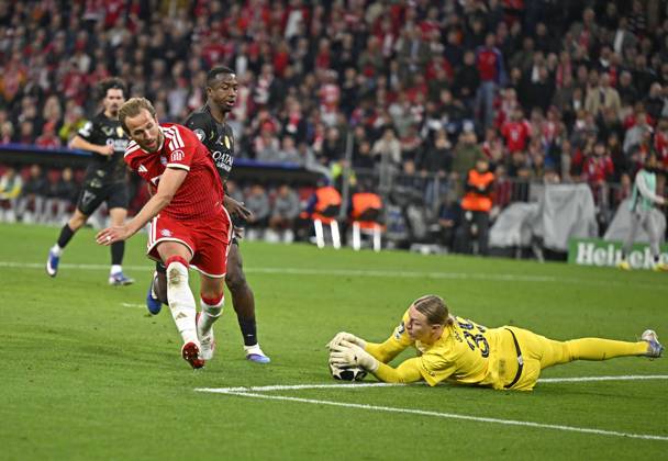 06 05 2026, Football UEFA Championsleague 2025 2026 semi-final second leg, FC Bayern Munich Paris St Germain, at Allianz Arena Munich, Harry Kane FC Bayern Munich vs. goalkeeper Matvey Safonov FC Paris Saint Germain DFL and DFB regulations prohibit any use of photographs as image sequences and or quasi video