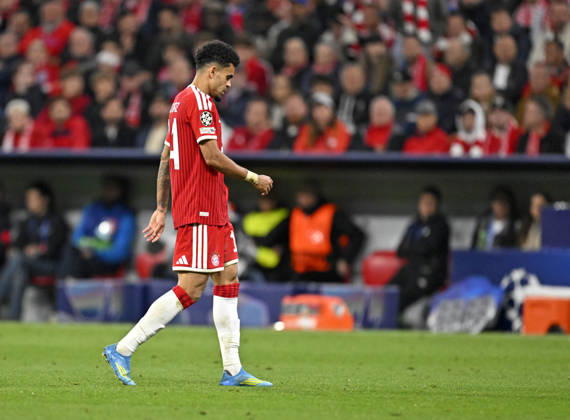06 05 2026, Football UEFA Championsleague 2025 2026 semi-final second leg, FC Bayern Munich Paris St Germain, in the Allianz Arena Munich, Luis Diaz FC Bayern Munich pensive DFL and DFB regulations prohibit any use of photographs as image sequences and or quasi video