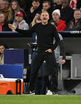 06 05 2026, Football UEFA Championsleague 2025 2026 semi-final second leg, FC Bayern Munich Paris St Germain, at Allianz Arena Munich, coach Luis Enrique FC Paris Saint Germain is unhappy DFL and DFB regulations prohibit any use of photographs as image sequences and or quasi video