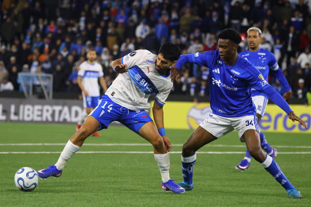 Futbol, Universidad Catolica vs Cruzeiro Fase de grupos, Copa Libertadores 2026. El jugador de Universidad Catolica Jimmy Martinez es fotografiado durante el partido de copa libertadores por el grupo D contra Cruzeiro disputado en el estadio Claro Arena en Santiago, Chile. 06 05 2026 Jonnathan Oyarzun Photosport Football, Universidad Catolica vs Cruzeiro Group stage, Copa Libertadores 2026. Universidad Catolica™s player Jimmy Martinez is pictured during the copa libertadores match for group D against Cruzeiro at the Claro Arena stadium in Santiago, Chile. 06 05 2026 Jonnathan Oyarzun Photosport Universidad Catolica vs Cruzeiro, Copa Libertadores 2026