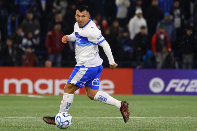 Futbol, Universidad Catolica vs Cruzeiro Fase de grupos, Copa Libertadores 2026. El jugador de Universidad Catolica Gary Medel es fotografiado durante el partido de copa libertadores por el grupo D contra Cruzeiro disputado en el estadio Claro Arena en Santiago, Chile. 06 05 2026 Jonnathan Oyarzun Photosport Football, Universidad Catolica vs Cruzeiro Group stage, Copa Libertadores 2026. Universidad Catolica™s player Gary Medel is pictured during the copa libertadores match for group D against Cruzeiro at the Claro Arena stadium in Santiago, Chile. 06 05 2026 Jonnathan Oyarzun Photosport Universidad Catolica vs Cruzeiro, Copa Libertadores 2026