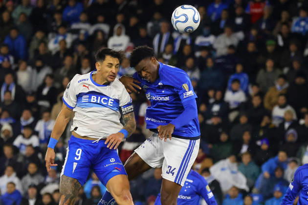 Futbol, Universidad Catolica vs Cruzeiro Fase de grupos, Copa Libertadores 2026. El jugador de Universidad Catolica Fernando Zampedri es fotografiado durante el partido de copa libertadores por el grupo D contra Cruzeiro disputado en el estadio Claro Arena en Santiago, Chile. 06 05 2026 Jonnathan Oyarzun Photosport Football, Universidad Catolica vs Cruzeiro Group stage, Copa Libertadores 2026. Universidad Catolica™s player Fernando Zampedri is pictured during the copa libertadores match for group D against Cruzeiro at the Claro Arena stadium in Santiago, Chile. 06 05 2026 Jonnathan Oyarzun Photosport Universidad Catolica vs Cruzeiro, Copa Libertadores 2026