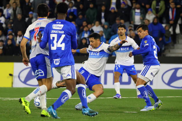 Futbol, Universidad Catolica vs Cruzeiro Fase de grupos, Copa Libertadores 2026. El jugador de Universidad Catolica Fernando Zampedri es fotografiado durante el partido de copa libertadores por el grupo D contra Cruzeiro disputado en el estadio Claro Arena en Santiago, Chile. 06 05 2026 Jonnathan Oyarzun Photosport Football, Universidad Catolica vs Cruzeiro Group stage, Copa Libertadores 2026. Universidad Catolica™s player Fernando Zampedri is pictured during the copa libertadores match for group D against Cruzeiro at the Claro Arena stadium in Santiago, Chile. 06 05 2026 Jonnathan Oyarzun Photosport Universidad Catolica vs Cruzeiro, Copa Libertadores 2026