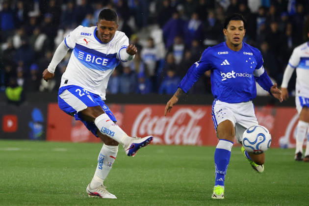 Futbol, Universidad Catolica vs Cruzeiro Fase de grupos, Copa Libertadores 2026. El jugador de Universidad Catolica Jhojan Valencia es fotografiado durante el partido de copa libertadores por el grupo D contra Cruzeiro disputado en el estadio Claro Arena en Santiago, Chile. 06 05 2026 Jonnathan Oyarzun Photosport Football, Universidad Catolica vs Cruzeiro Group stage, Copa Libertadores 2026. Universidad Catolica™s player Jhojan Valencia is pictured during the copa libertadores match for group D against Cruzeiro at the Claro Arena stadium in Santiago, Chile. 06 05 2026 Jonnathan Oyarzun Photosport Universidad Catolica vs Cruzeiro, Copa Libertadores 2026