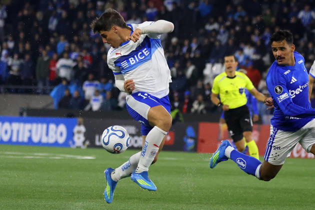 Futbol, Universidad Catolica vs Cruzeiro Fase de grupos, Copa Libertadores 2026. El jugador de Universidad Catolica Clemente Montes es fotografiado durante el partido de copa libertadores por el grupo D contra Cruzeiro disputado en el estadio Claro Arena en Santiago, Chile. 06 05 2026 Jonnathan Oyarzun Photosport Football, Universidad Catolica vs Cruzeiro Group stage, Copa Libertadores 2026. Universidad Catolica™s player Clemente Montes is pictured during the copa libertadores match for group D against Cruzeiro at the Claro Arena stadium in Santiago, Chile. 06 05 2026 Jonnathan Oyarzun Photosport Universidad Catolica vs Cruzeiro, Copa Libertadores 2026