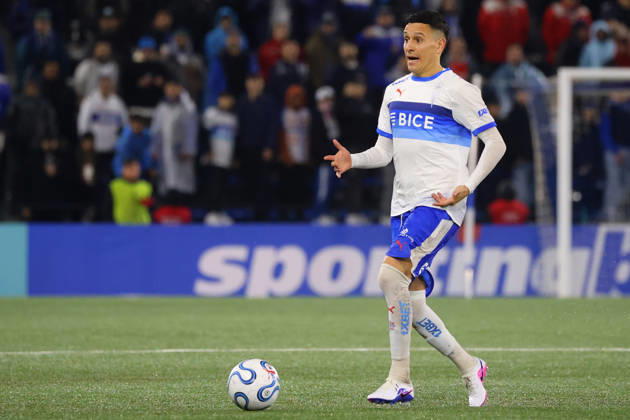 Futbol, Universidad Catolica vs Cruzeiro Fase de grupos, Copa Libertadores 2026. El jugador de Universidad Catolica Fernando Zuqui es fotografiado durante el partido de copa libertadores por el grupo D contra Cruzeiro disputado en el estadio Claro Arena en Santiago, Chile. 06 05 2026 Jonnathan Oyarzun Photosport Football, Universidad Catolica vs Cruzeiro Group stage, Copa Libertadores 2026. Universidad Catolica™s player Fernando Zuqui is pictured during the copa libertadores match for group D against Cruzeiro at the Claro Arena stadium in Santiago, Chile. 06 05 2026 Jonnathan Oyarzun Photosport Universidad Catolica vs Cruzeiro, Copa Libertadores 2026
