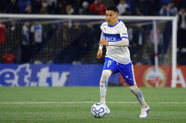 Futbol, Universidad Catolica vs Cruzeiro Fase de grupos, Copa Libertadores 2026. El jugador de Universidad Catolica Fernando Zuqui es fotografiado durante el partido de copa libertadores por el grupo D contra Cruzeiro disputado en el estadio Claro Arena en Santiago, Chile. 06 05 2026 Jonnathan Oyarzun Photosport Football, Universidad Catolica vs Cruzeiro Group stage, Copa Libertadores 2026. Universidad Catolica™s player Fernando Zuqui is pictured during the copa libertadores match for group D against Cruzeiro at the Claro Arena stadium in Santiago, Chile. 06 05 2026 Jonnathan Oyarzun Photosport Universidad Catolica vs Cruzeiro, Copa Libertadores 2026