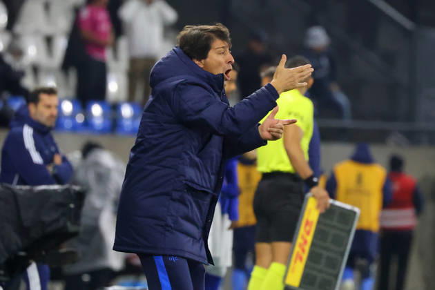 Futbol, Universidad Catolica vs Cruzeiro Fase de grupos, Copa Libertadores 2026. El entrenador de Universidad Catolica Daniel Garnero es fotografiado durante el partido de copa libertadores por el grupo D contra Cruzeiro disputado en el estadio Claro Arena en Santiago, Chile. 06 05 2026 Jonnathan Oyarzun Photosport Football, Universidad Catolica vs Cruzeiro Group stage, Copa Libertadores 2026. Universidad Catolica™s head coach Daniel Garnero is pictured during the copa libertadores match for group D against Cruzeiro at the Claro Arena stadium in Santiago, Chile. 06 05 2026 Jonnathan Oyarzun Photosport Universidad Catolica vs Cruzeiro, Copa Libertadores 2026