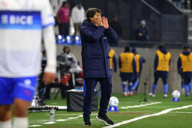 Futbol, Universidad Catolica vs Cruzeiro Fase de grupos, Copa Libertadores 2026. El entrenador de Universidad Catolica Daniel Garnero es fotografiado durante el partido de copa libertadores por el grupo D contra Cruzeiro disputado en el estadio Claro Arena en Santiago, Chile. 06 05 2026 Jonnathan Oyarzun Photosport Football, Universidad Catolica vs Cruzeiro Group stage, Copa Libertadores 2026. Universidad Catolica™s head coach Daniel Garnero is pictured during the copa libertadores match for group D against Cruzeiro at the Claro Arena stadium in Santiago, Chile. 06 05 2026 Jonnathan Oyarzun Photosport Universidad Catolica vs Cruzeiro, Copa Libertadores 2026