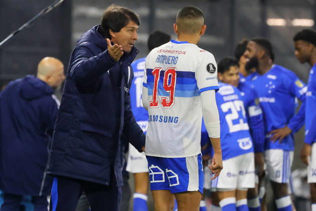 Futbol, Universidad Catolica vs Cruzeiro Fase de grupos, Copa Libertadores 2026. El entrenador de Universidad Catolica Daniel Garnero es fotografiado durante el partido de copa libertadores por el grupo D contra Cruzeiro disputado en el estadio Claro Arena en Santiago, Chile. 06 05 2026 Jonnathan Oyarzun Photosport Football, Universidad Catolica vs Cruzeiro Group stage, Copa Libertadores 2026. Universidad Catolica™s head coach Daniel Garnero is pictured during the copa libertadores match for group D against Cruzeiro at the Claro Arena stadium in Santiago, Chile. 06 05 2026 Jonnathan Oyarzun Photosport Universidad Catolica vs Cruzeiro, Copa Libertadores 2026