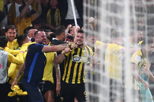 SuperLeague Greece Playoffs AEK FC vs Panathinaikos - Players of AEK FC celebrate the winning of the Championship right after the SuperLeague Play-Offs soccer match between AEK FC vs Panathinaikos that they won by 1-0 in Athens, Greece, 10 May 2026. IMAGO ONE INCH PRODUCTIONS PIRAEUS Greece Copyright: xONExINCHxPRODUCTIONSx 6965007