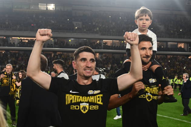 SuperLeague Greece Playoffs AEK FC vs Panathinaikos - Players of AEK FC celebrate the winning of the Championship right after the SuperLeague Play-Offs soccer match between AEK FC vs Panathinaikos that they won by 1-0 in Athens, Greece, 10 May 2026. IMAGO ONE INCH PRODUCTIONS PIRAEUS Greece Copyright: xONExINCHxPRODUCTIONSx 6965154