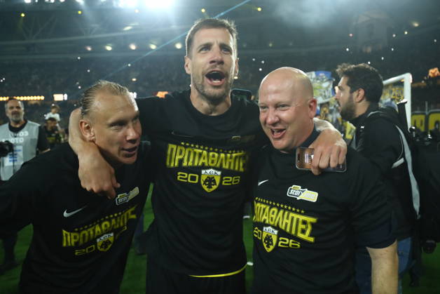 SuperLeague Greece Playoffs AEK FC vs Panathinaikos - Players of AEK FC celebrate the winning of the Championship right after the SuperLeague Play-Offs soccer match between AEK FC vs Panathinaikos that they won by 1-0 in Athens, Greece, 10 May 2026. IMAGO ONE INCH PRODUCTIONS PIRAEUS Greece Copyright: xONExINCHxPRODUCTIONSx 6965172