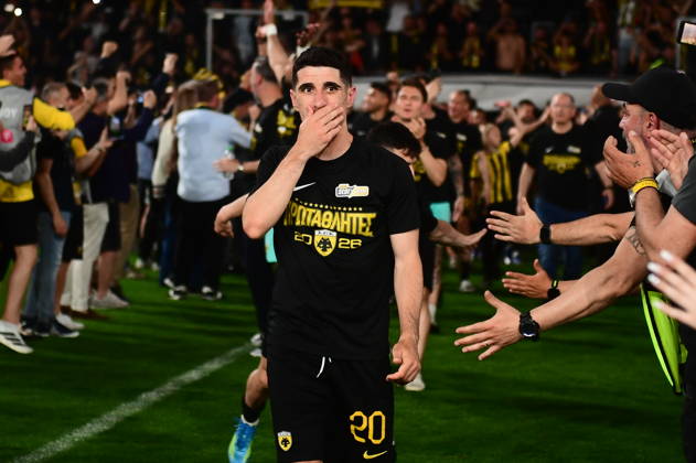 SuperLeague Greece Playoffs AEK FC vs Panathinaikos - Players of AEK FC celebrate the winning of the Championship right after the SuperLeague Play-Offs soccer match between AEK FC vs Panathinaikos that they won by 1-0 in Athens, Greece, 10 May 2026. IMAGO ONE INCH PRODUCTIONS PIRAEUS Greece Copyright: xONExINCHxPRODUCTIONSx 6965173