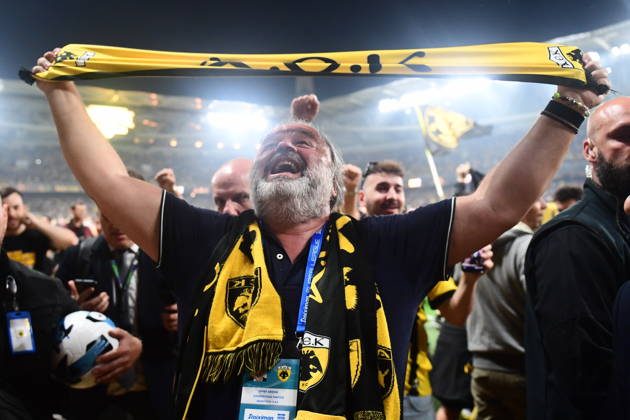 SuperLeague Greece Playoffs AEK FC vs Panathinaikos - Players of AEK FC celebrate the winning of the Championship right after the SuperLeague Play-Offs soccer match between AEK FC vs Panathinaikos that they won by 1-0 in Athens, Greece, 10 May 2026. IMAGO ONE INCH PRODUCTIONS PIRAEUS Greece Copyright: xONExINCHxPRODUCTIONSx 6965140