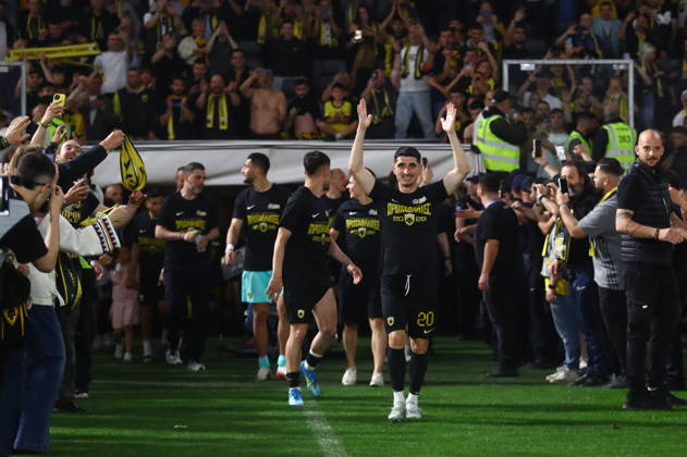 SuperLeague Greece Playoffs AEK FC vs Panathinaikos - Players of AEK FC celebrate the winning of the Championship right after the SuperLeague Play-Offs soccer match between AEK FC vs Panathinaikos that they won by 1-0 in Athens, Greece, 10 May 2026. IMAGO ONE INCH PRODUCTIONS PIRAEUS Greece Copyright: xONExINCHxPRODUCTIONSx 6965188