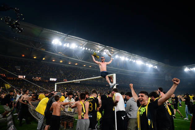SuperLeague Greece Playoffs AEK FC vs Panathinaikos - Players of AEK FC celebrate the winning of the Championship right after the SuperLeague Play-Offs soccer match between AEK FC vs Panathinaikos that they won by 1-0 in Athens, Greece, 10 May 2026. IMAGO ONE INCH PRODUCTIONS PIRAEUS Greece Copyright: xONExINCHxPRODUCTIONSx 6965218