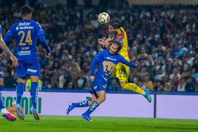 May 10, 2026, Mexico City, Ciudad de Mexico, Mexico: Pablo Bennevendo PeoÂ±a 2 of Pumas and Miguel Vazquez 32 of Club America battle for the ball during the Liga MX quarter-final match between Pumas UNAM and Club America at the Estadio Olimpico Universitario. on May 10, 2026 in Mexico City, Mexico. Mexico City Mexico - ZUMAe321 20260510_zsa_e321_026 Copyright: xMarcoxGonzalezx